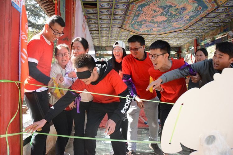 喂狗.jpg 喂狗.jpg